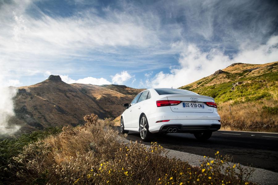  Audi A3 Sedan 2.0 TFSI S-Line (8V) 2016 года  (WW) (фото 10 из 12)